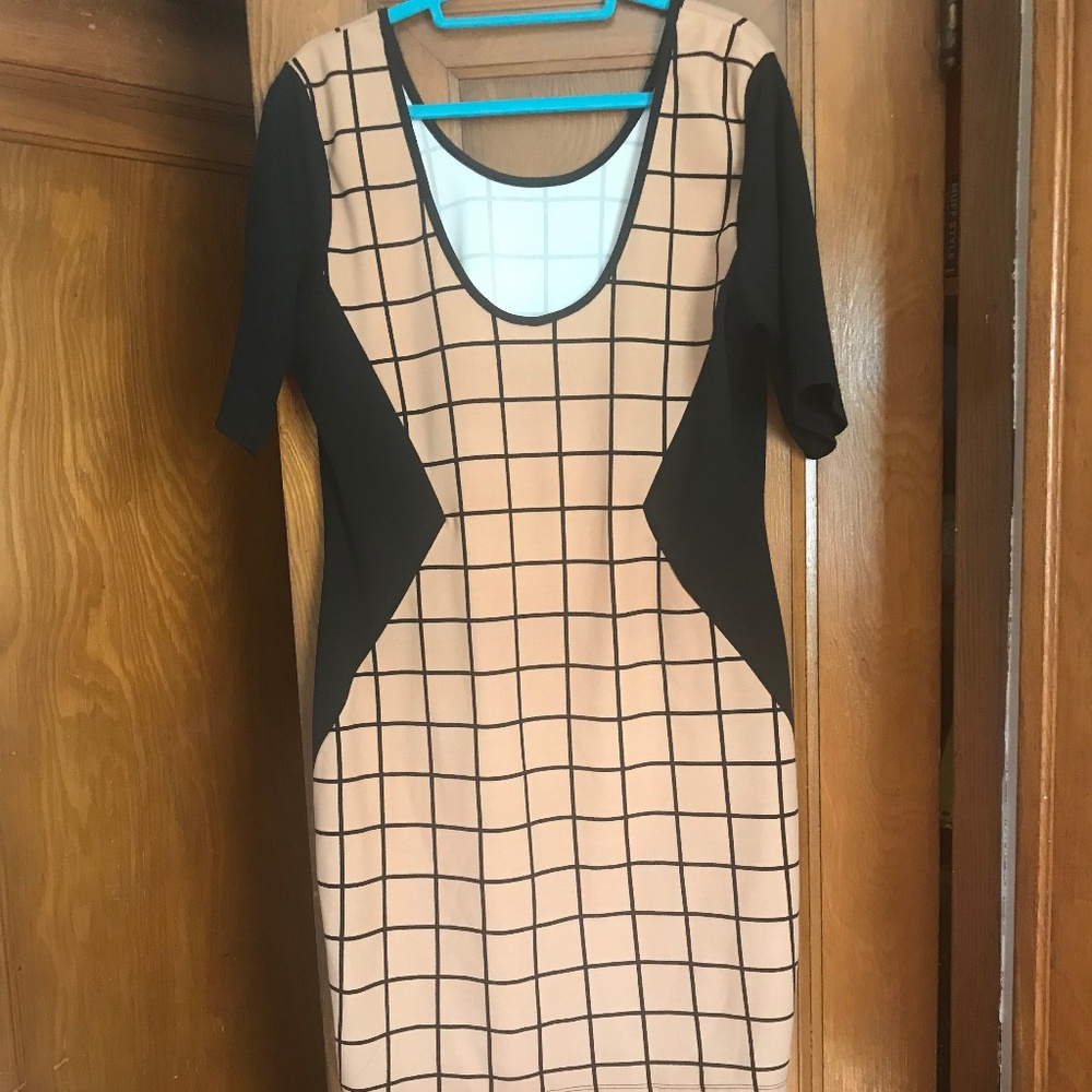 Print Bodycon Dress - Picture 3 of 4